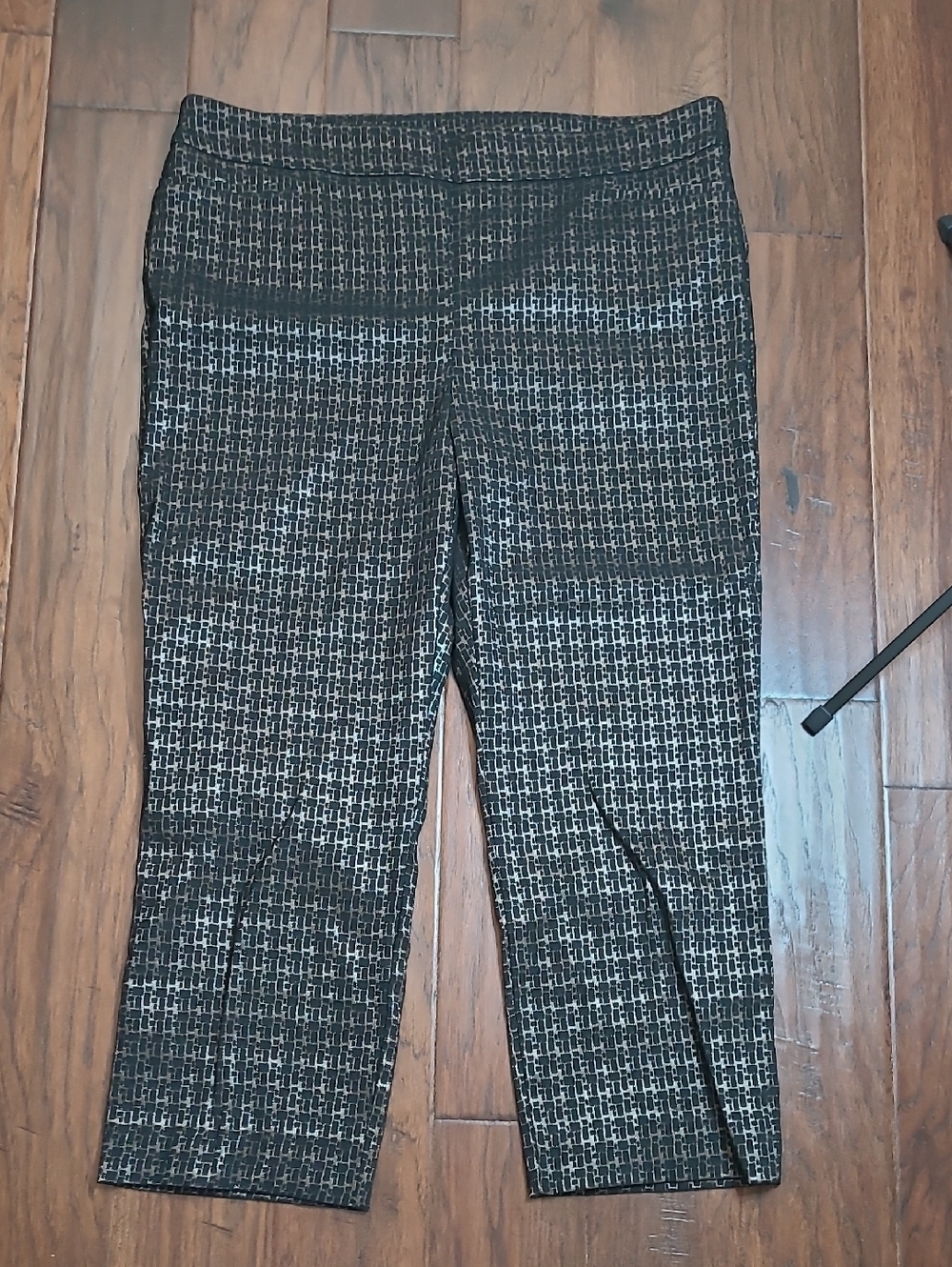Chico's Black & Bronze Gold Patterned Ankle Pants size 4 (20)